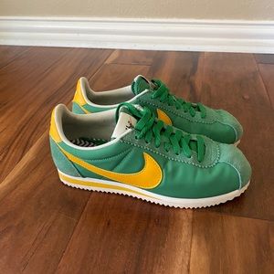 Women’s Classic Nike Cortez Oregon Green Yellow Size 6.5
